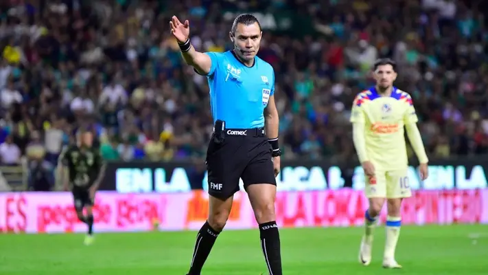 Revelan audios del VAR en el penal a favor del América vs León: “no está clara la mano”