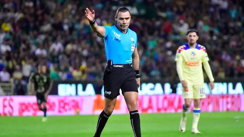 Revelan audios del VAR en el penal a favor del América vs León: “no está clara la mano”