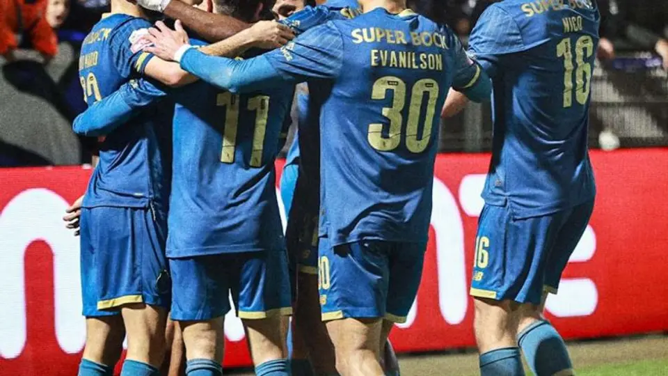 Jorge Sánchez dio asistencia en victoria por goleada 3-0 de Porto ante Portimonense