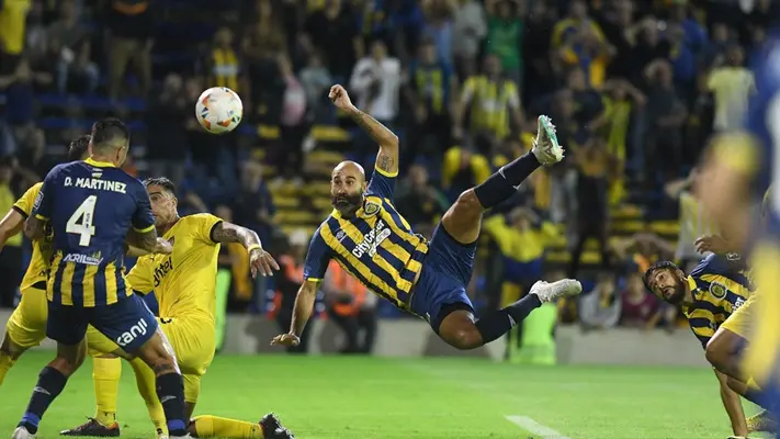 Copa Libertadores: Luca Martínez Dupuy vio acción en la victoria de Rosario Central sobre Peñarol