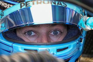 George Russell calificó de "extraño" su choque en la batalla con Fernando Alonso