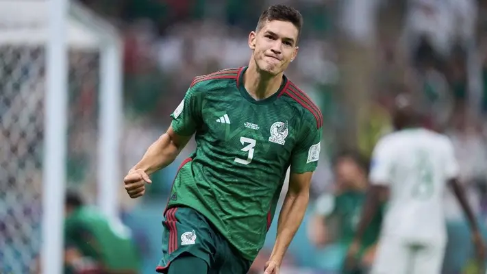 César Montes es papá por segunda ocasión, esta mañana recibió a su hija