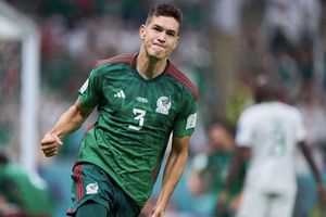 César Montes es papá por segunda ocasión, esta mañana recibió a su hija