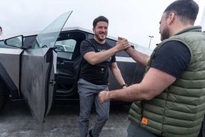 ¿Cuánto cuesta la camioneta Cybertruck de Tesla que presume manejar Samuel García?