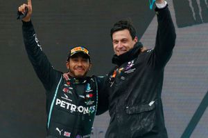 Jacques Villeneuve sobre el cambio de Hamilton a Ferrari: "Lewis ya no cree en Toto Wolff"