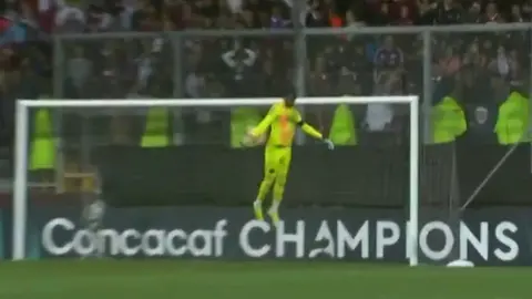 ¿Oso del año? Portero del Philadelphia Union comete grave error en Concachampions