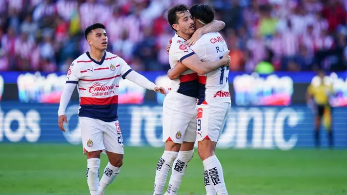 ¡Sorpresa en el Hidalgo! Chivas vence a Pachuca con autogol que vale tres puntos