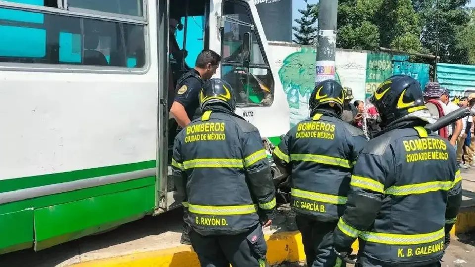 Carambola en Ermita Iztapalapa CDMX deja 11 lesionados; 4 menores de edad