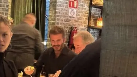 David Beckham fue captado en restaurante de Monterrey tomando cerveza mexicana