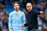 ¡Molesto! Pep Guardiola da tremendo regaño a Jack Grealish en el campo tras empate ante Arsenal