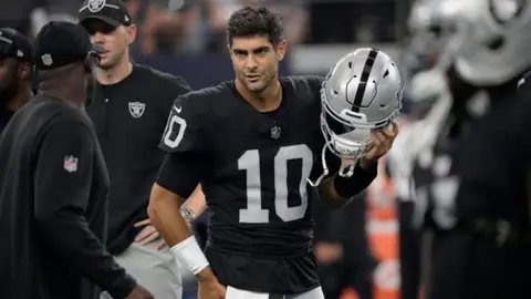 Las Vegas Raiders confirman la baja de Jimmy Garoppolo y de Hunter Renfrow