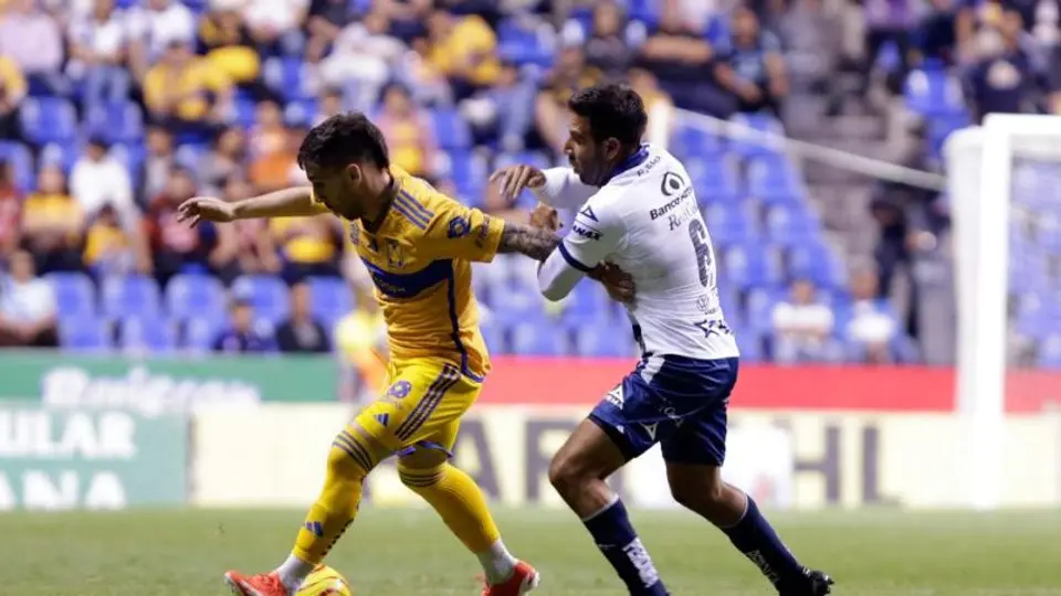 Tigres logra victoria en complicado partido contra Puebla