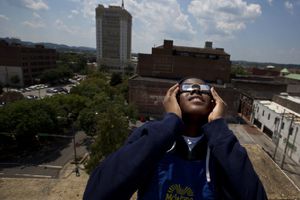 Eclipse Solar 8 de abril: ¡Cuida tu vista! Te decimos que NO y SÍ hacer para verlo en vivo