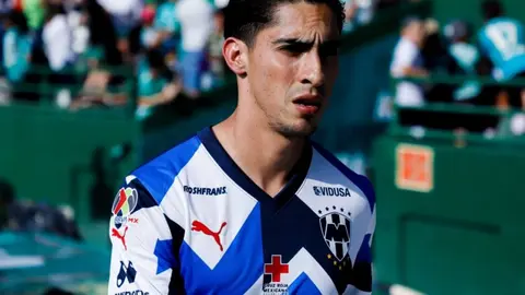Erick Aguirre se llevó tremenda patada de Federico Viñas; parece que perdió el diente