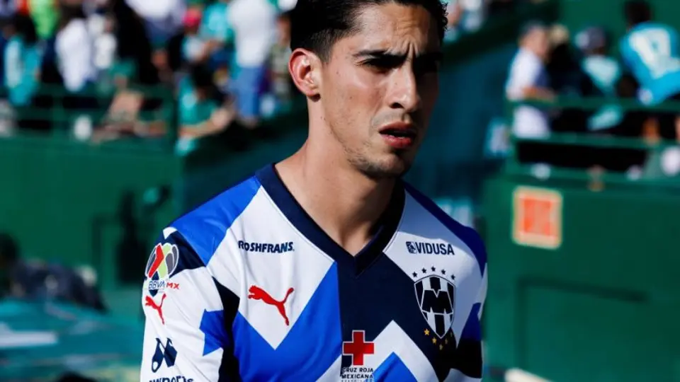 Erick Aguirre se llevó tremenda patada de Federico Viñas; parece que perdió el diente