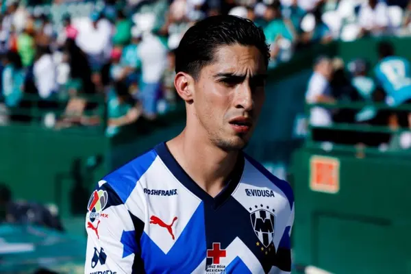 Erick Aguirre se llevó tremenda patada de Federico Viñas; parece que perdió el diente