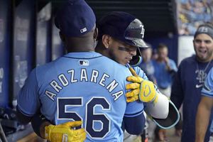 Randy Arozarena e Isaac Paredes conectaron cuadrangulares en derrota ante los Blue Jays