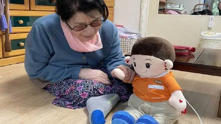 Crean muñecos con IA para combatir la soledad en las personas mayores