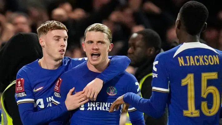 Man United y Chelsea avanzan en la Copa FA con goles agónicos