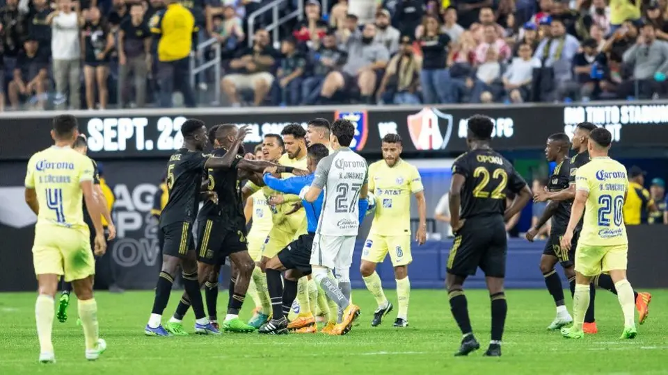 Chivas: Aficionada del Rebaño atacó a un seguidor del América y el video se viralizó