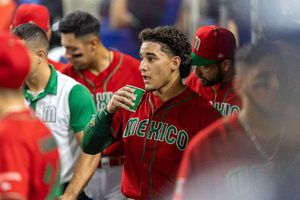 ¡Con el pie derecho! Alek Thomas conectó dos hits e impulso una carrera en el campamento de primavera