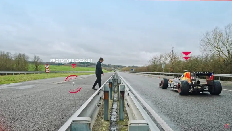 Red Bull desarrolla dron capaz de seguir a 350 k/h al RB20 de Verstappen y Checo