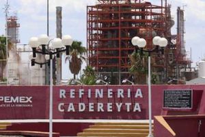 Clausuran refinería de Pemex en Cadereyta, Nuevo León