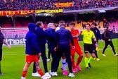 DT de Lecce da cabezazo a jugador del Hellas Verona y apunta a ser cesado