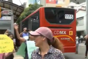 Líneas 1 y 2 de Metrobús ya operan en su totalidad; continúa protesta en Insurgentes y Xola por agua contaminada