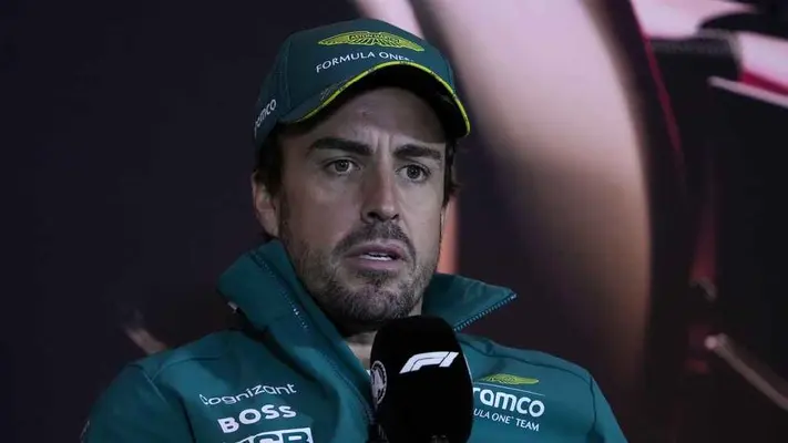 ¡Para atrás! Fernando Alonso es penalizado 10 segundo en la carrera Sprint