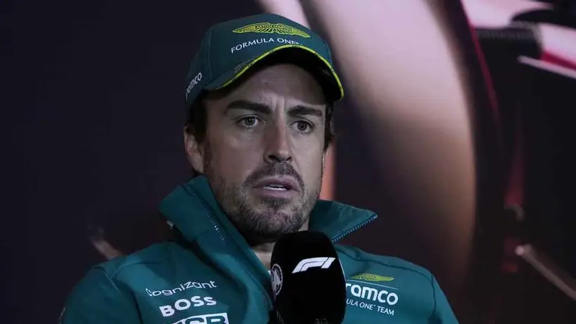 ¡Para atrás! Fernando Alonso es penalizado 10 segundo en la carrera Sprint
