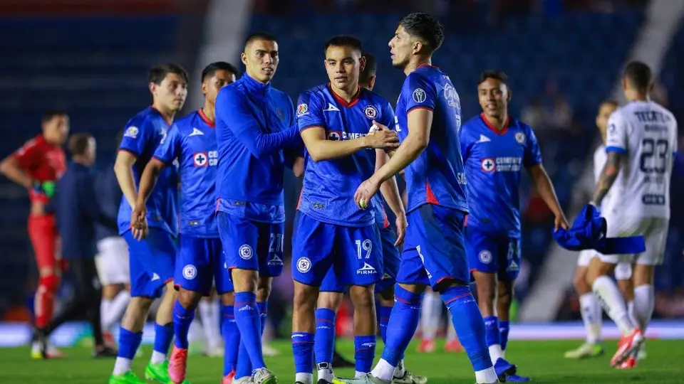 Captan a jugadores de Cruz Azul en una fiesta tras el triunfo ante Rayados