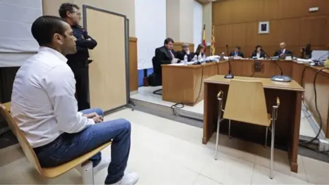 Patrimonio de Dani Alves es casi 60 veces mayor que la fianza fijada para su libertad provisional