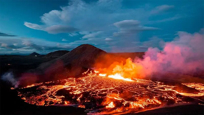 Barreras antilava, salvan ciudad en Islandia
