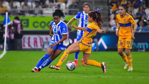 Rayadas y Tigres empataron sin goles en una edición más del Clásico Regio