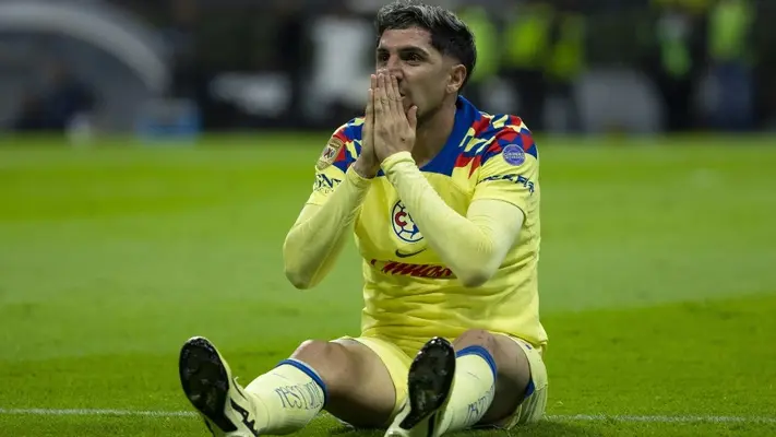 América: Diego Valdés, baja para el partido ante Pachuca por molestias musculares