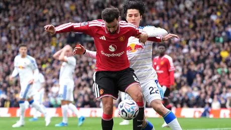 La racha sin triunfo de Manchester United se alarga tras empate contra Leeds United, ¿cuántos juegos tiene sin ganar?