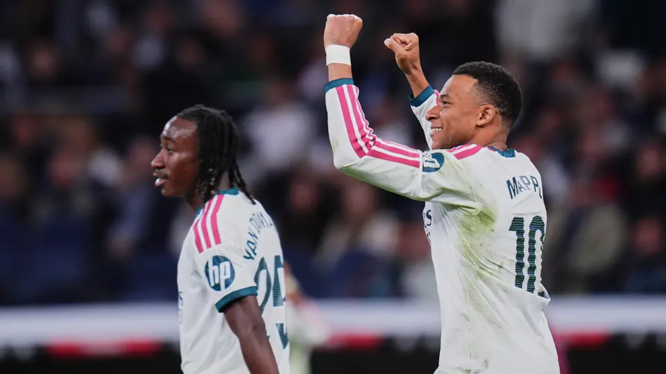 Real Madrid golea al Sevilla y llega encendido al Clásico