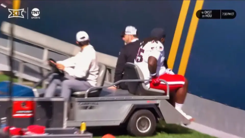 Carrito de asistencia golpea a jugador lesionado de Cincinnati contra una pared