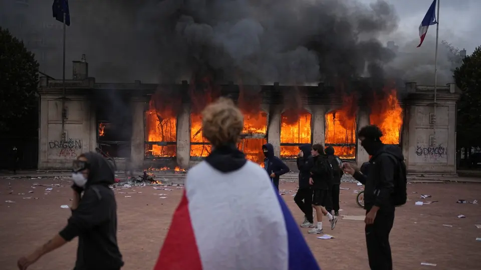 ¡Entre la espada y la pared! Por protestas en Francia, NFL tendrá que tomar difícil decisión respecto al partido en París