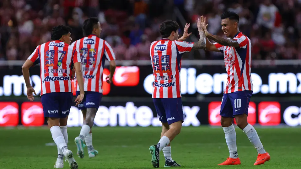 Festejo de Chivas en el gol de Jordan Carrillo, ante Tigres | IMAGO7