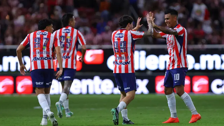 Festejo de Chivas en el gol de Jordan Carrillo, ante Tigres | IMAGO7