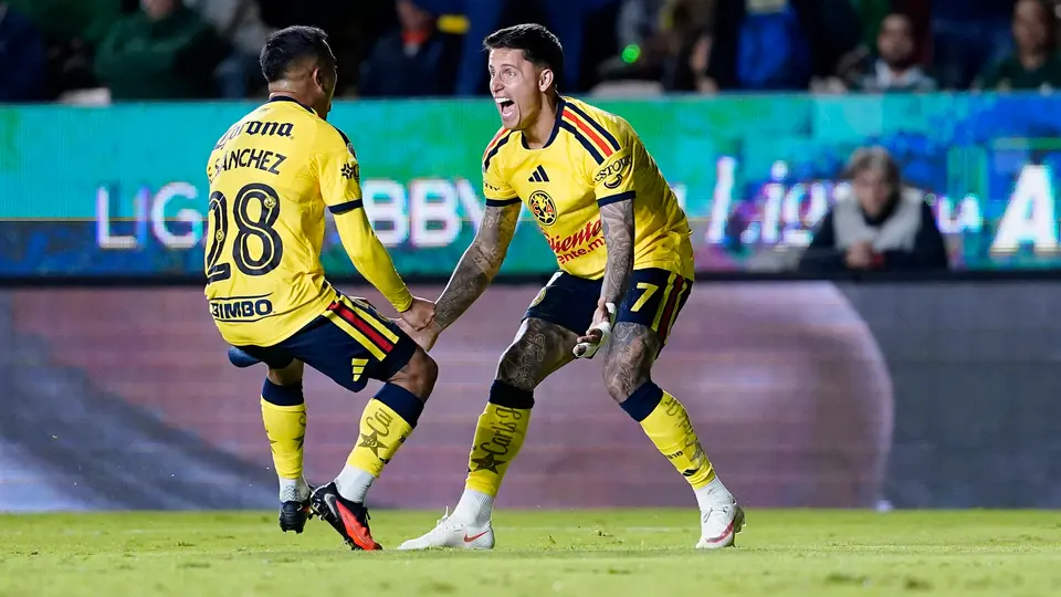 Festejo de 'Chiquito' Sánchez y Brian Rodríguez | Imago7