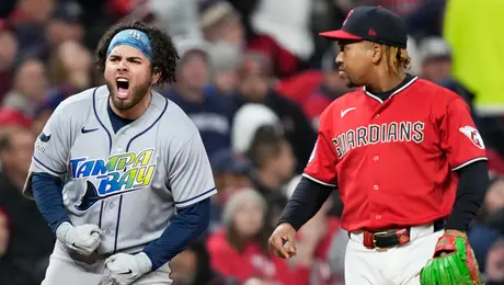Jonathan Aranda brilla a la ofensiva y Rays empatan la Serie de Campeonato ante Cleveland
