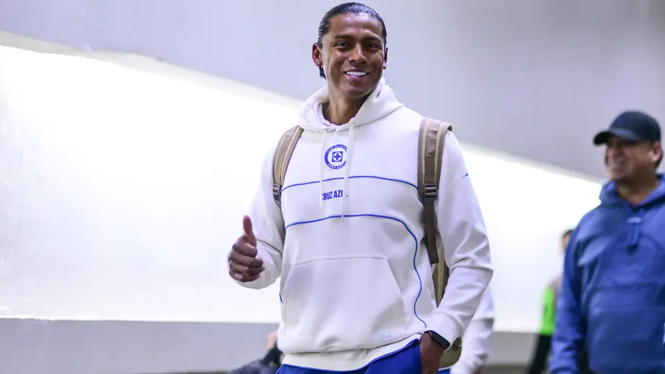 Joel Huiqui llega al Estadio Banorte para el duelo de Cruz Azul ante Juárez | Imago7