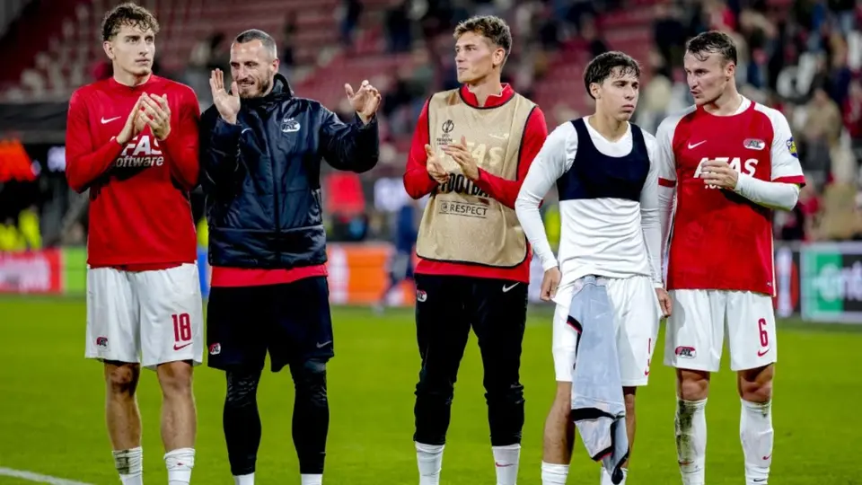 Mateo Chávez con sus compañeros de AZ Alkmaar | AFP