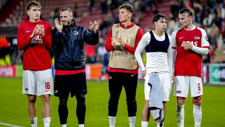 Mateo Chávez con sus compañeros de AZ Alkmaar | AFP