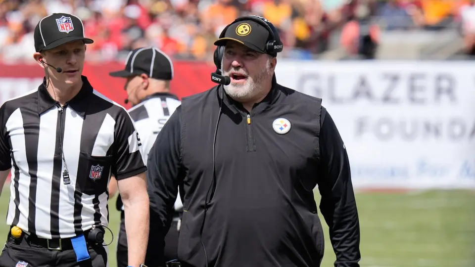 VIDEO: Mike McCarthy se llevó los reflectores por "lesión" en la remontada de los Steelers ante los Buccaneers