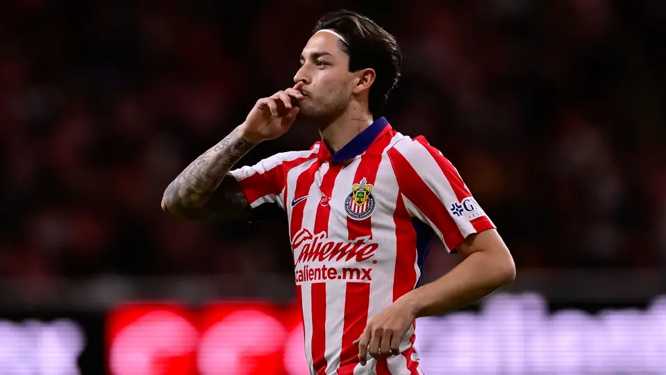 Jordan Carrillo, jugador de las Chivas, en festejo de gol ante Tigres | MEXSPORT