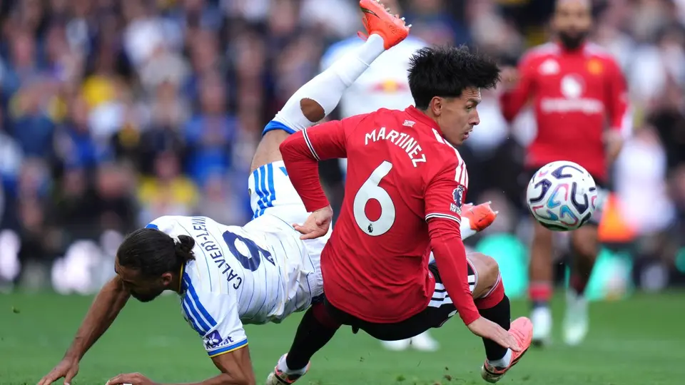 Lisandro Martínez en el partido de Manchester United contra Leeds | AP